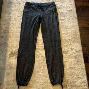 Athleta brand heathered charcoal jogger, size 4